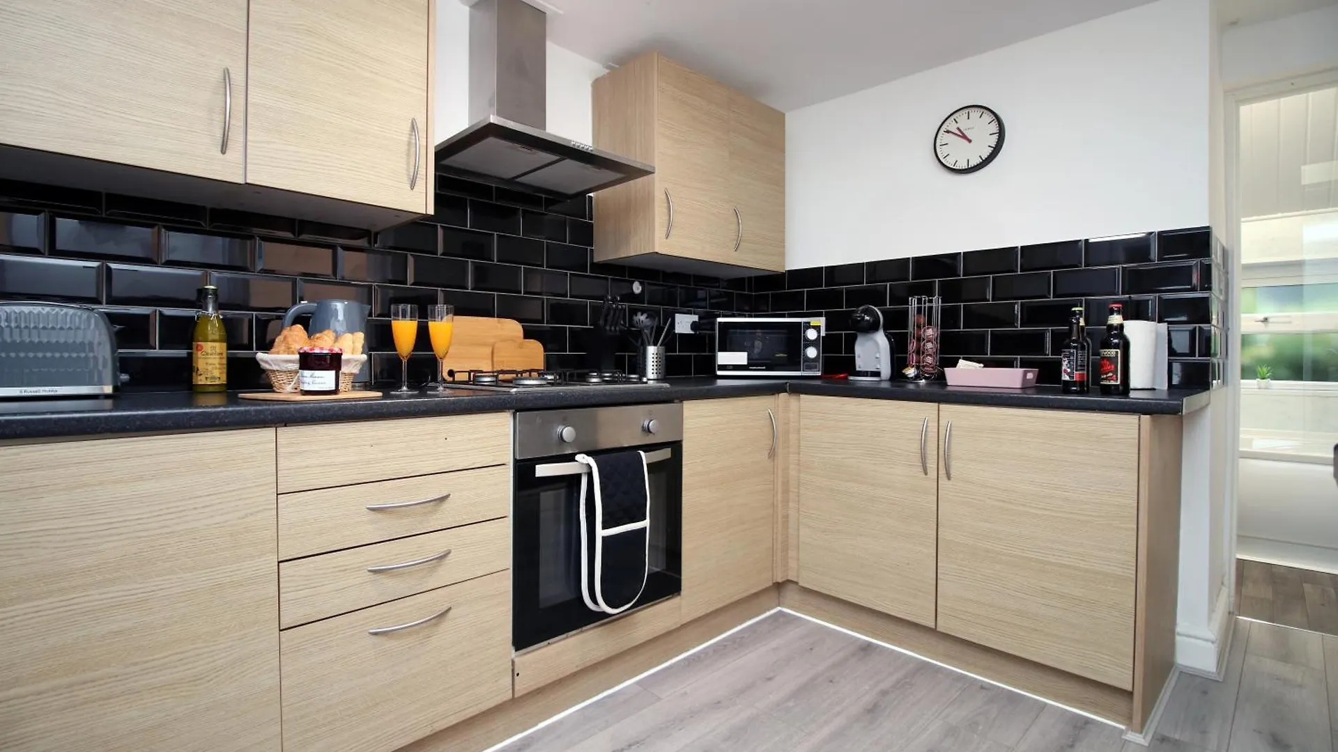 Spacious 4 Bedroom House - Moira Lodge By Ty Sa Cardiff 0*,