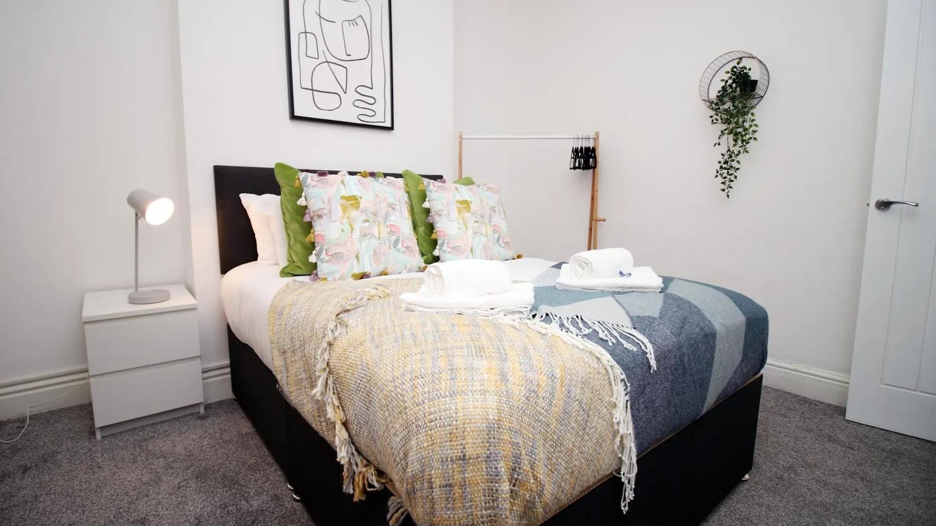 Spacious 4 Bedroom House - Moira Lodge By Ty Sa Cardiff Apartment