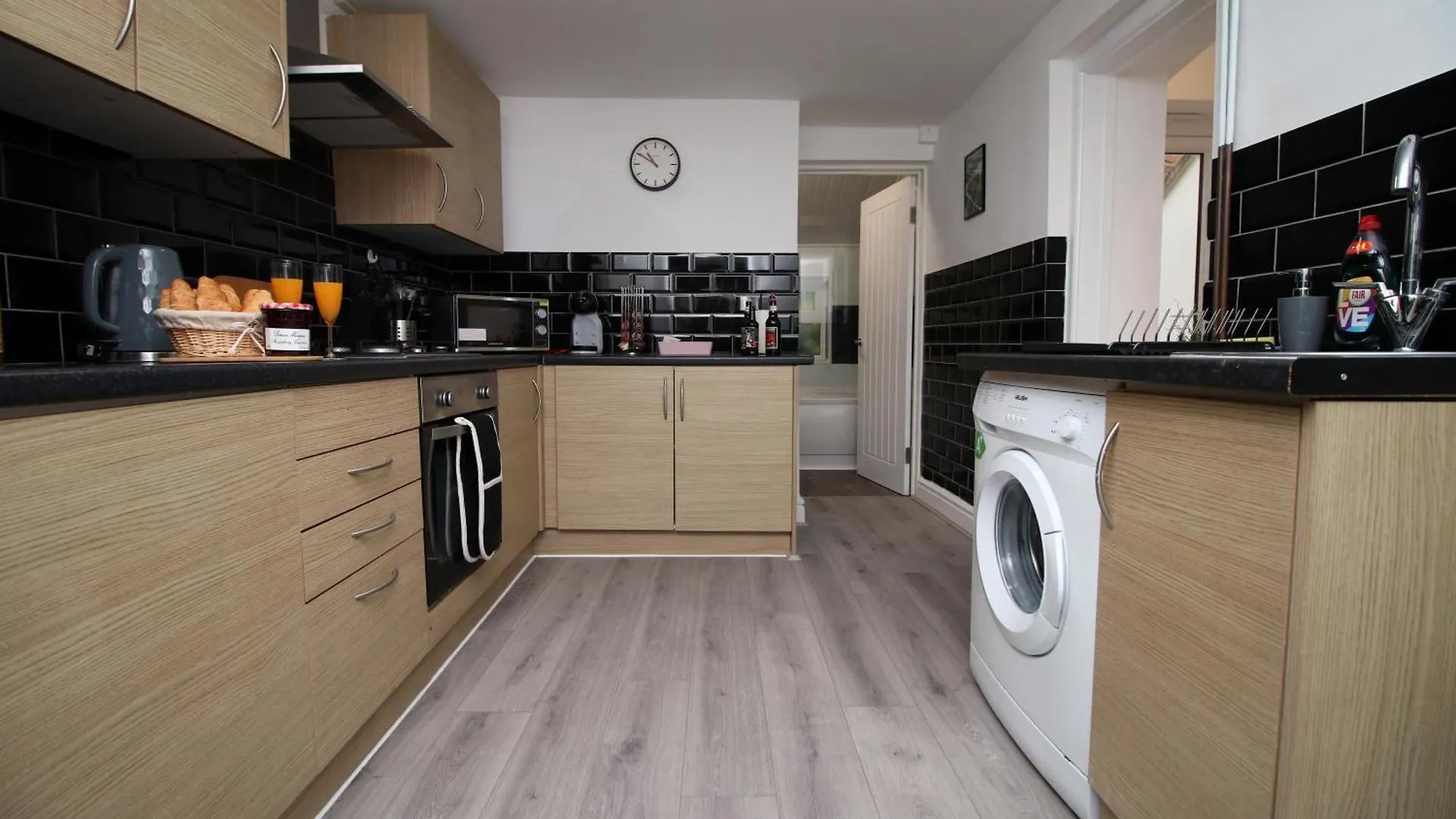 Spacious 4 Bedroom House - Moira Lodge By Ty Sa Cardiff Apartment