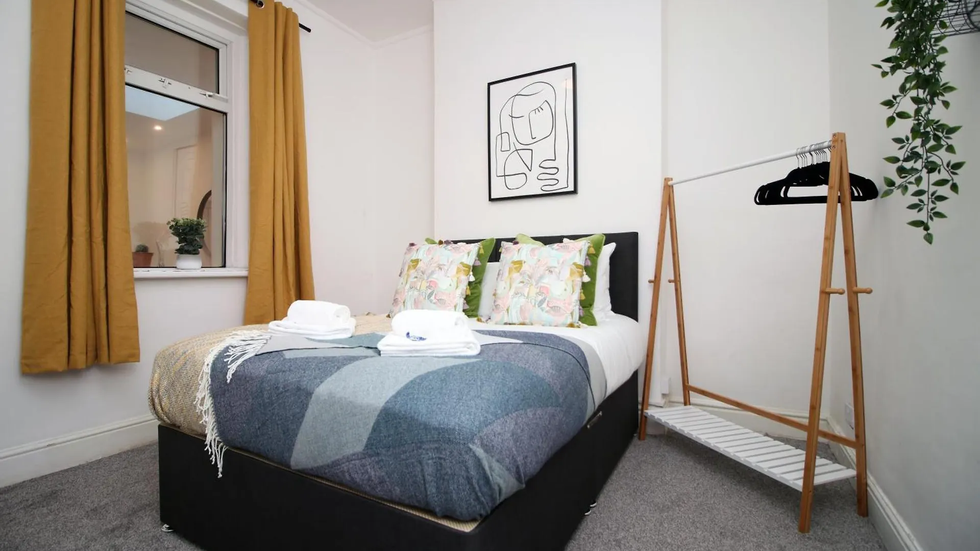 Apartment Spacious 4 Bedroom House - Moira Lodge By Ty Sa Cardiff United Kingdom