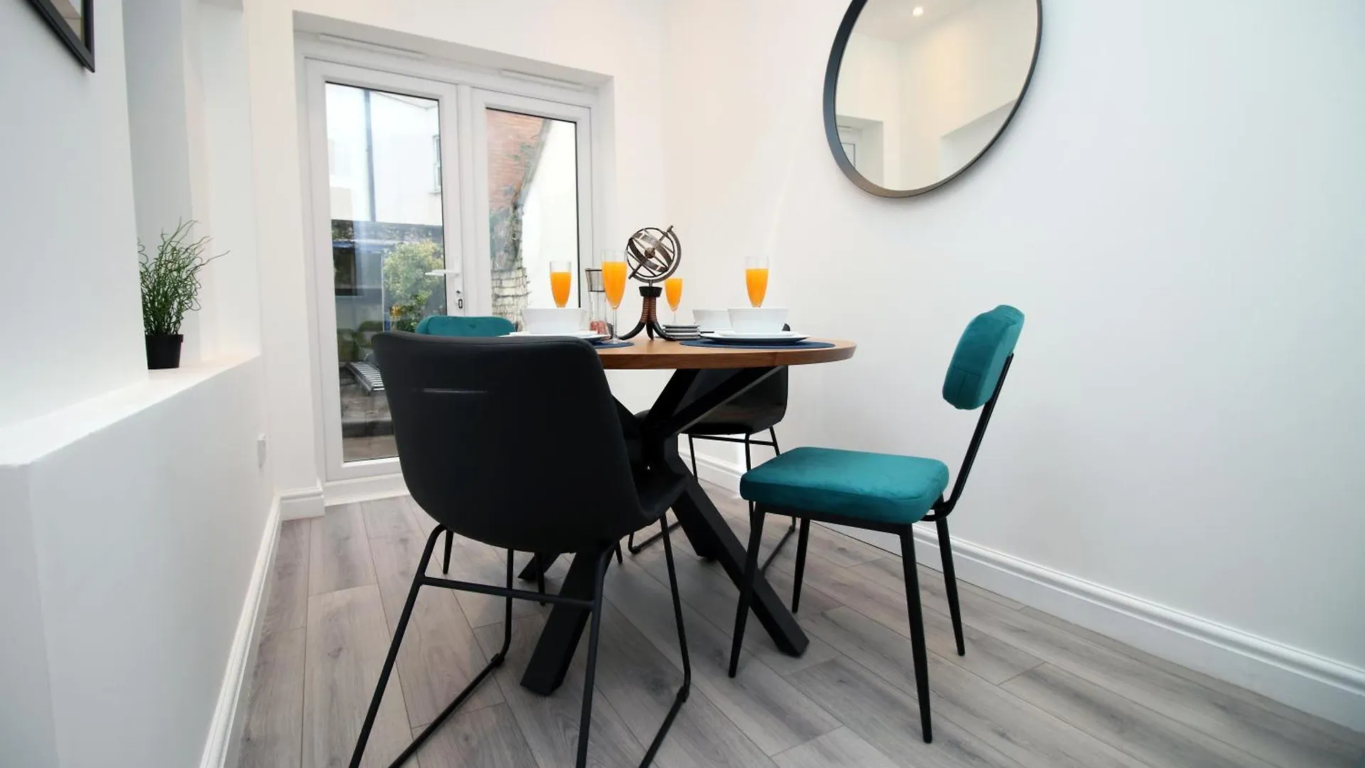 Apartment Spacious 4 Bedroom House - Moira Lodge By Ty Sa Cardiff