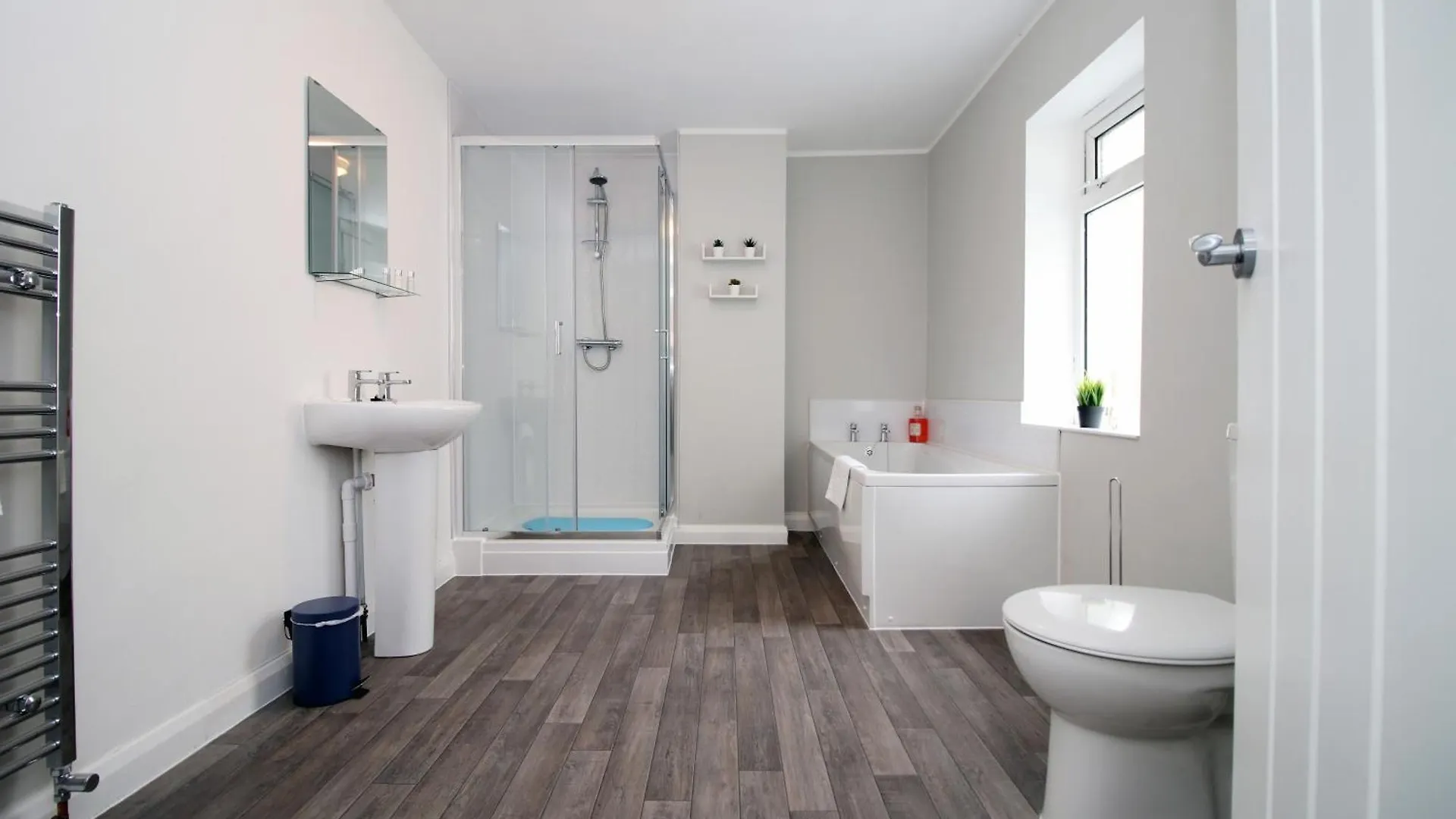 Spacious 4 Bedroom House - Moira Lodge By Ty Sa Cardiff